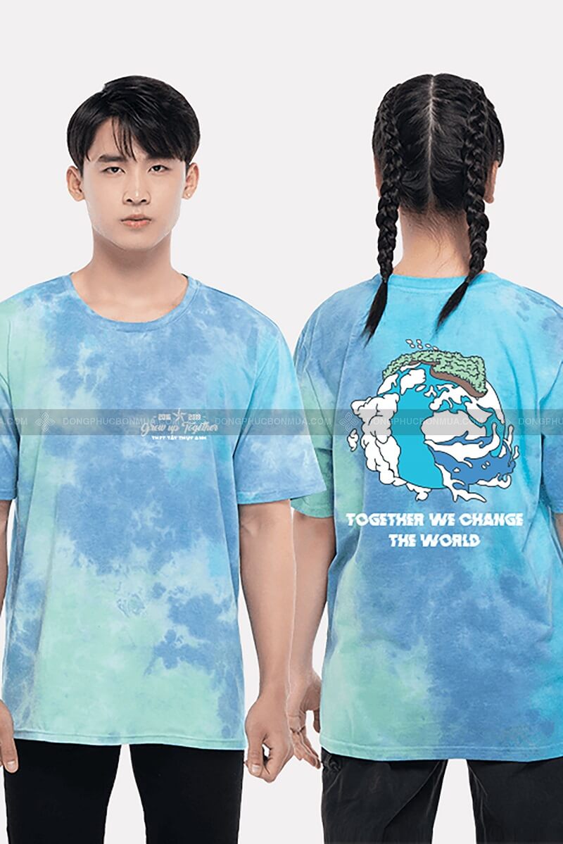 Đồng phục áo lớp Tie Dye 11 được sử dụng các chất liệu vải cotton, lacoste, PE