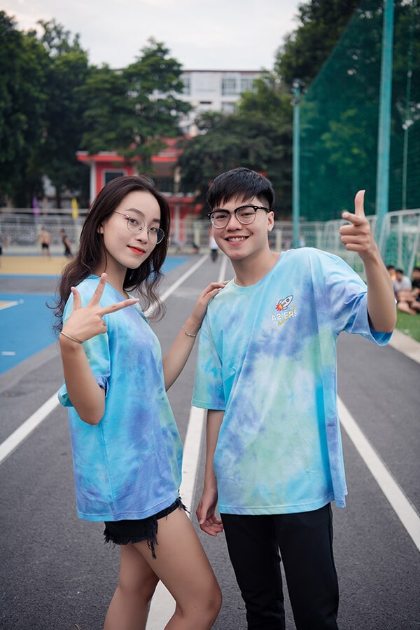 mẫu áo lớp tie dye