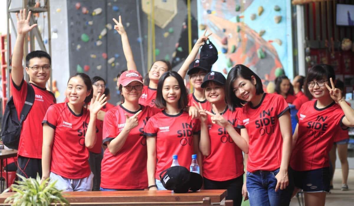 đồng phục màu đỏ