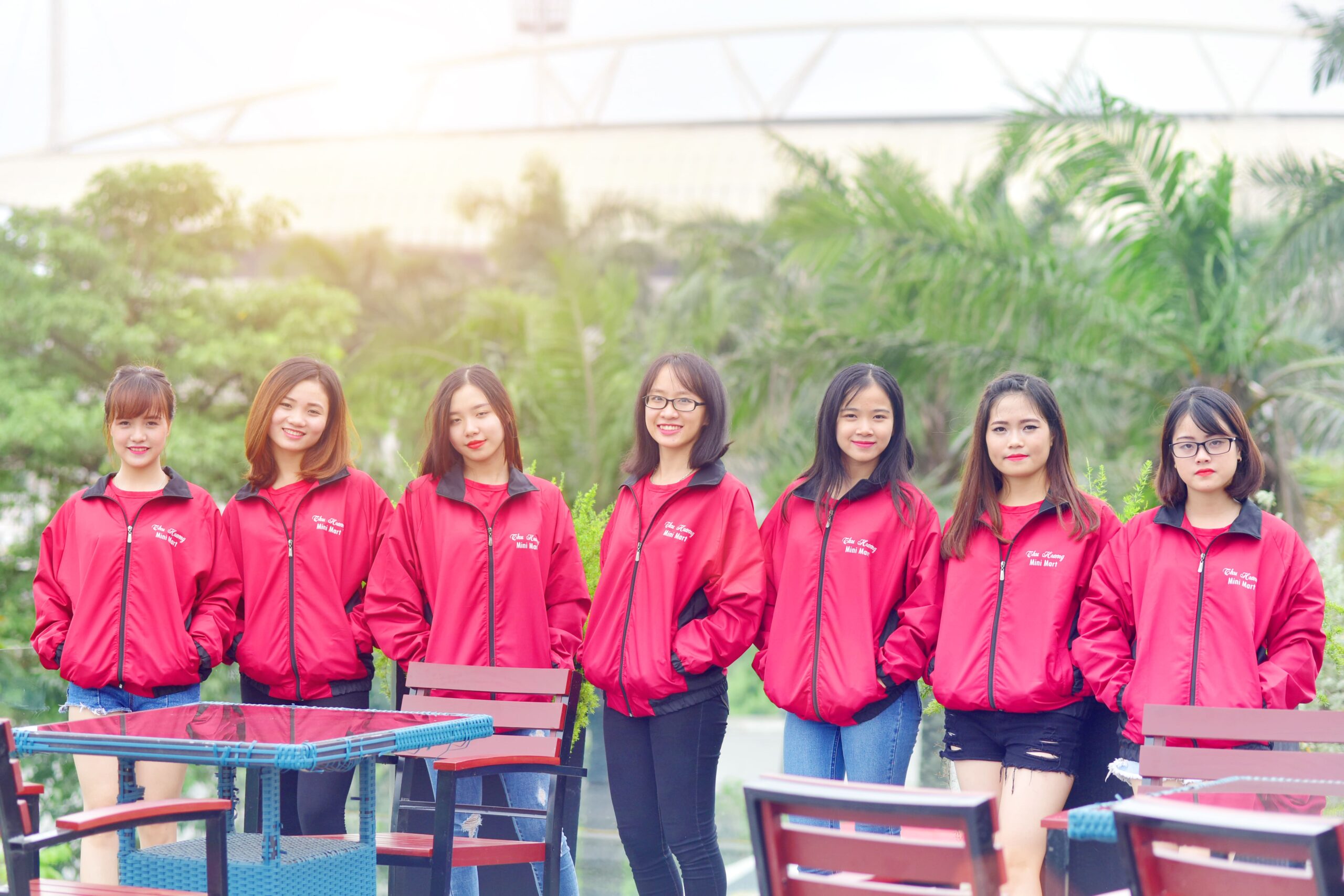 áo đồng phục màu đỏ