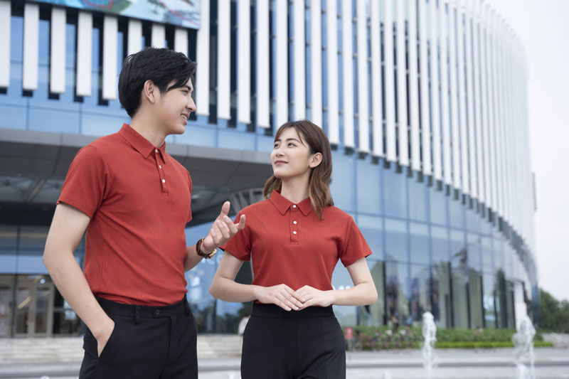 Áo đồng phục công ty màu đỏ cam, chất liệu thun gân 18 Địa điểm may in áo đồng phục uy tín