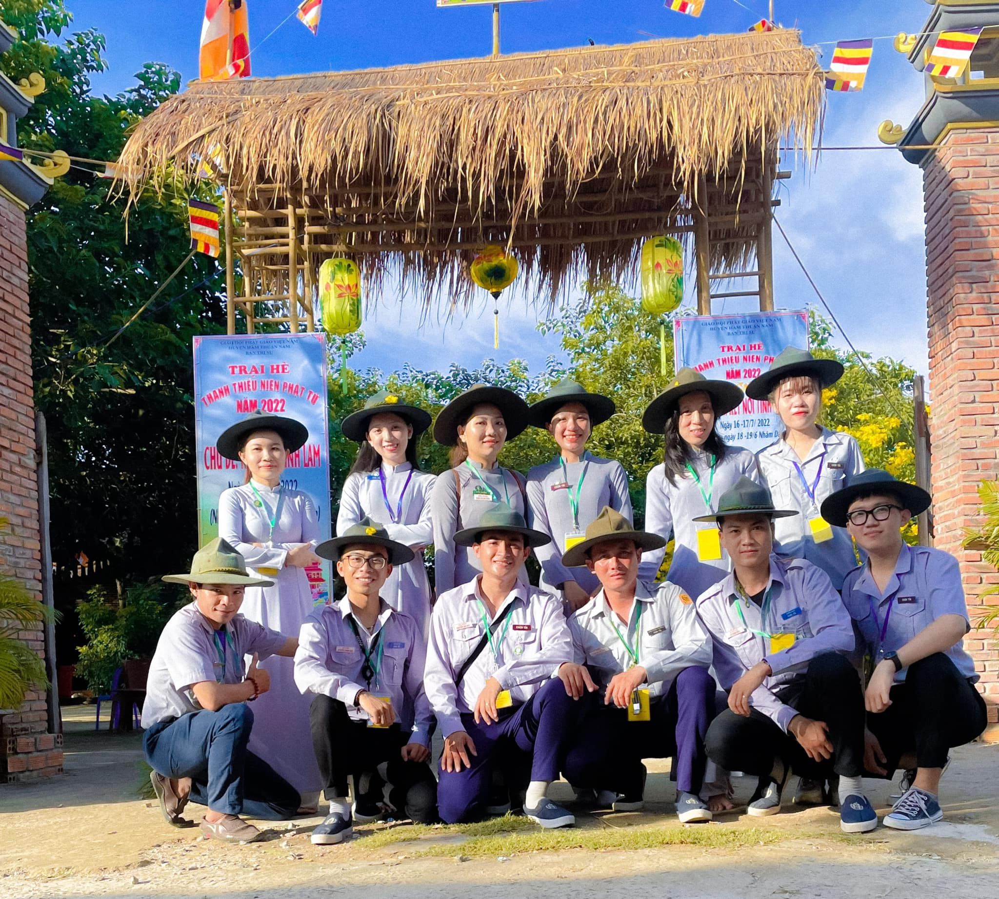 Áo dài đi chùa nữ