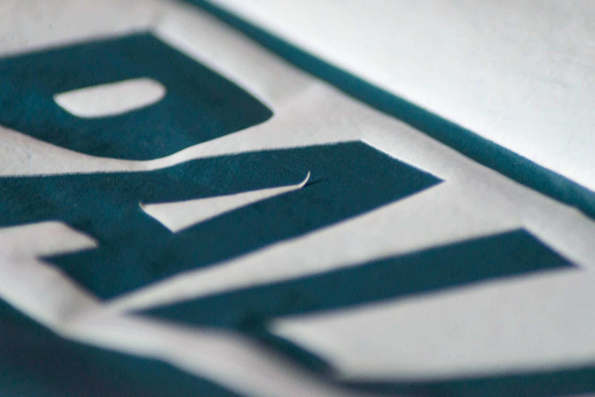 thêu logo theo yêu cầu