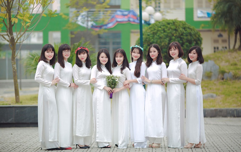 chup-anh-ao-dai-trang-hop-lop-dep