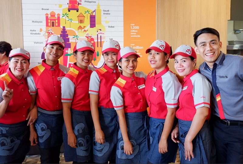 Đồng phục nhân viên nhà hàng ăn nhanh Jollibee thiết kế ấn tượng, độc đáo 2 dong-phuc-jollibee-dep