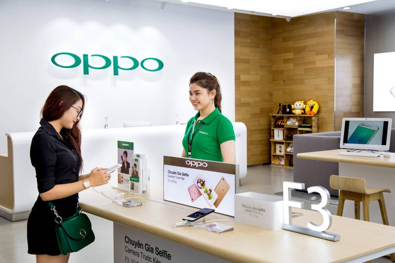 Áo đồng phục Oppo tạo nên sự chuyên nghiệp và tăng độ nhận diện cho thương hiệu