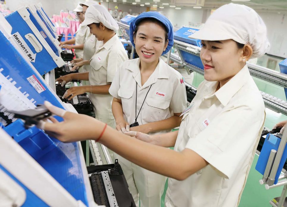 Đồng phục công ty Canon: Chuyên nghiệp trong từng chiếc áo 3 Áo đồng phục công ty Canon khối sản xuất