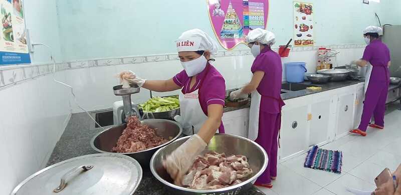 Đồng Phục Cấp Dưỡng Là Gì? Địa Chỉ May Uy Tín | Giá Tốt Nhất 2 Đồng phục cấp dưỡng bao gồm quần áo, mũ và tạp dề
