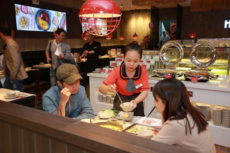 quy-trinh-phuc-vu-buffet-doc-dao