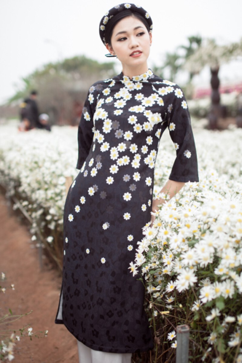 ao dai theu tay hoa cuc 4