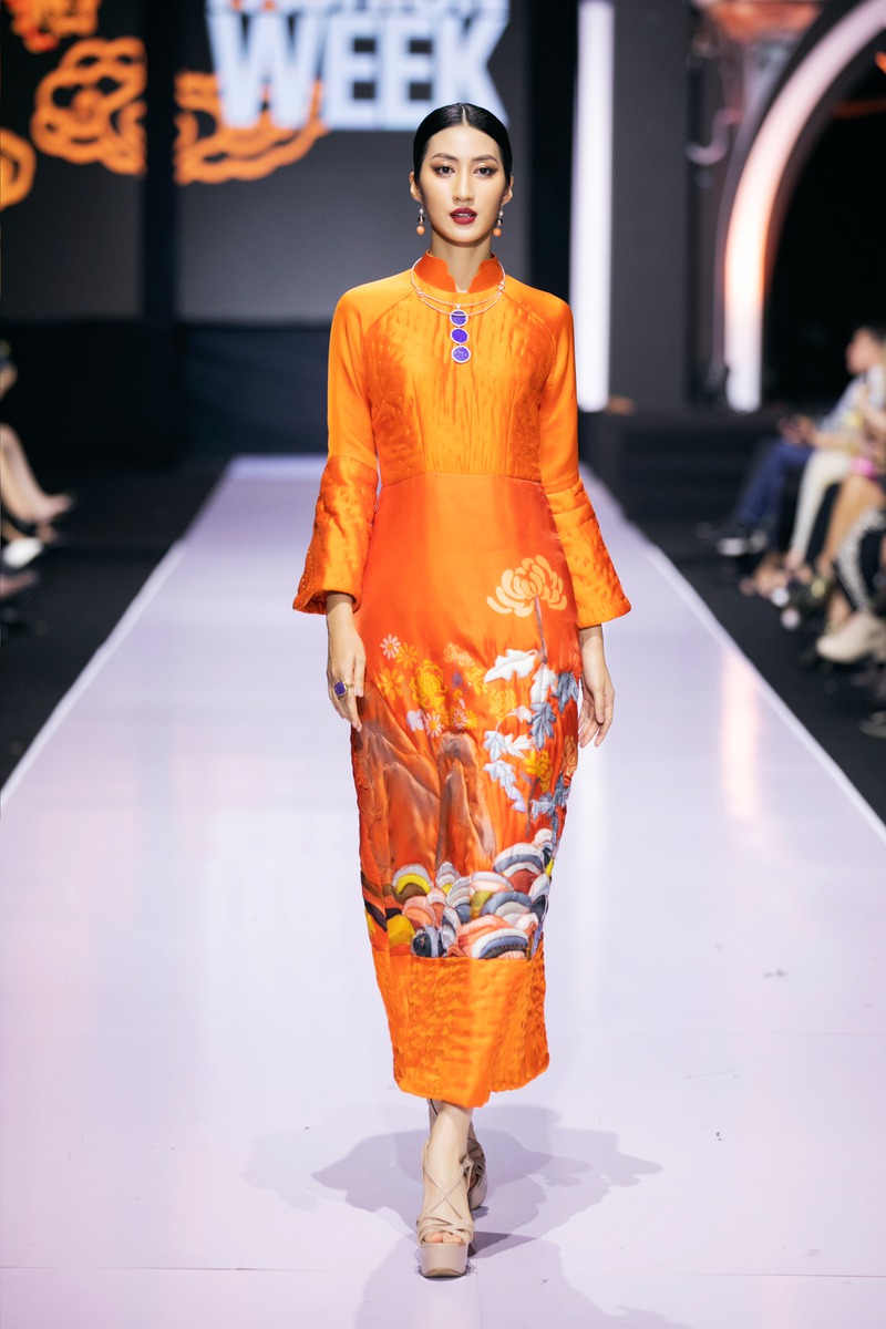 ao dai theu tay hoa cuc 5