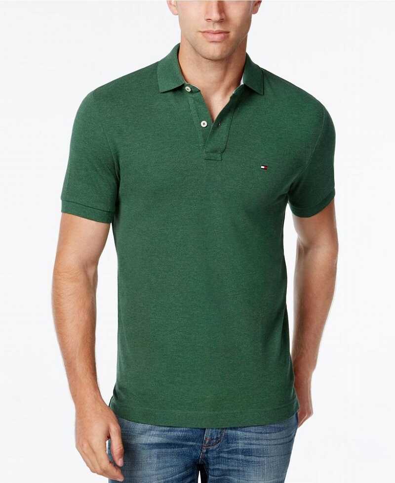 Chọn trang phục mix cùng áo polo xanh rêu rất quan trọng
