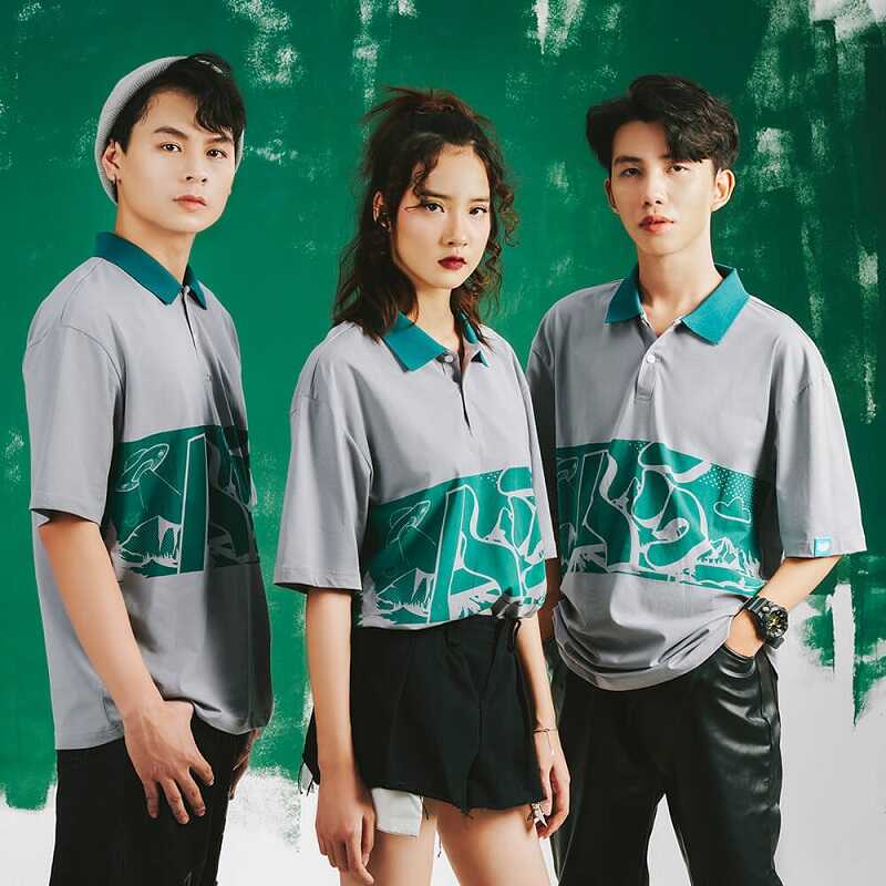 Bộ sưu tập 100+ mẫu áo lớp màu xám hot trend năm 2025 6 Áo lớp màu xám có cổ cá tính với hoạ tiết Graffiti