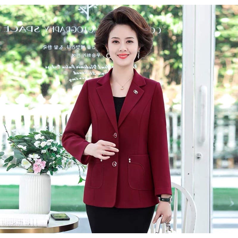 Áo vest nữ trung niên dáng cổ điển chắc chắn là kiểu dáng không thể không thử qua