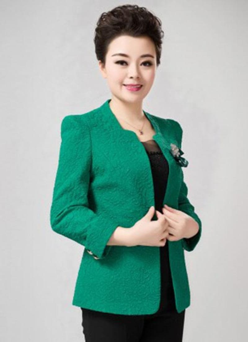 Áo vest nữ trung niên cách tân mang lại vẻ ngoài hiện đại