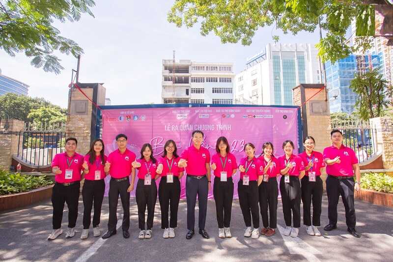 Khám phá nét đặc biệt trong đồng phục Đại học Luật Hà Nội 5 Áo đồng phục CLB hiến máu Đại học Luật