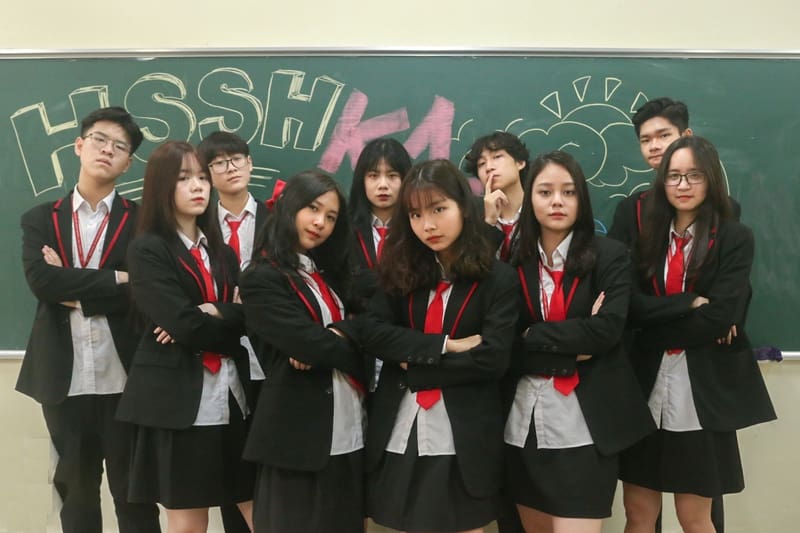Mẫu đồng phục Đại học Khoa học Xã hội và Nhân văn dáng vest ấn tượng