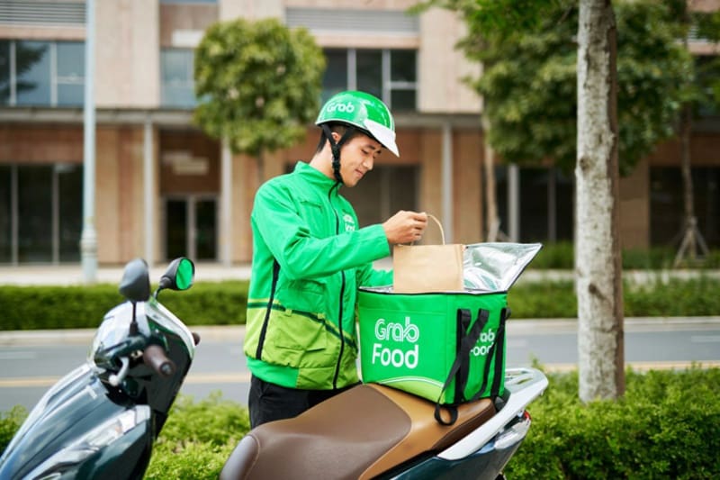 Đồng phục shipper của Grab đã trở nên quá quen thuộc với mọi người