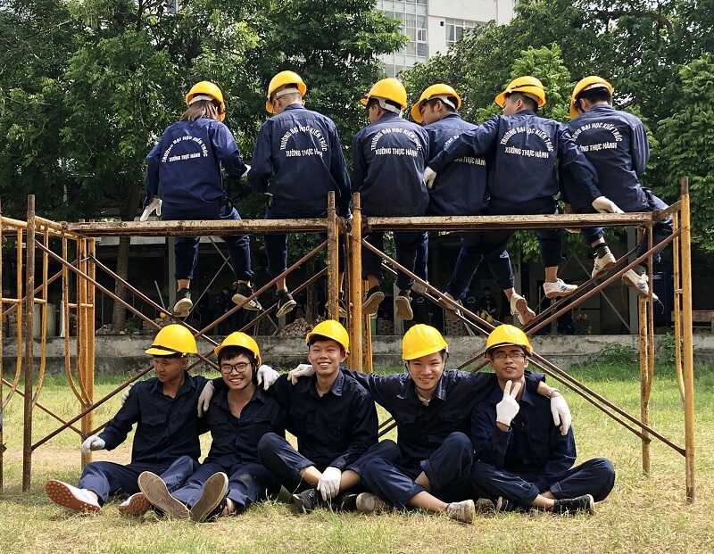 Đồng phục Đại học Kiến Trúc Hà Nội cho những tiết học thực hành