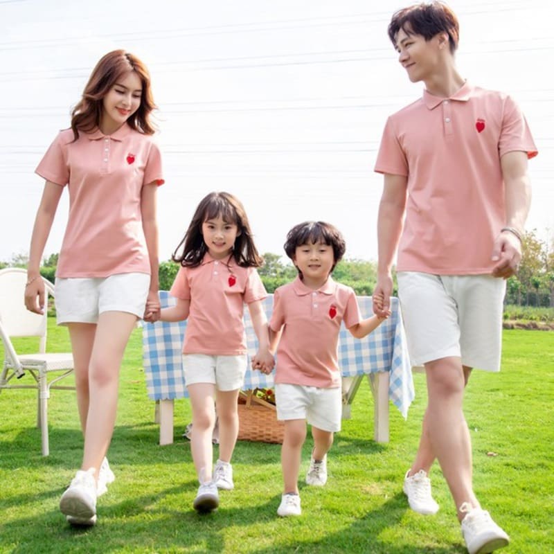 TOP 3 áo gia đình 4 người được ưa chuộng và địa chỉ may bền, đẹp 4 Mẫu áo cặp gia đình 4 người dáng polo màu hồng tươi sáng