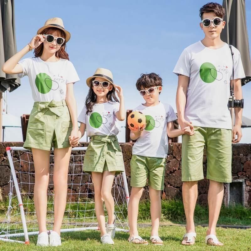 TOP 3 áo gia đình 4 người được ưa chuộng và địa chỉ may bền, đẹp 5 Áo thun gia đình 4 người màu xanh nhẹ nhàng, đáng yêu
