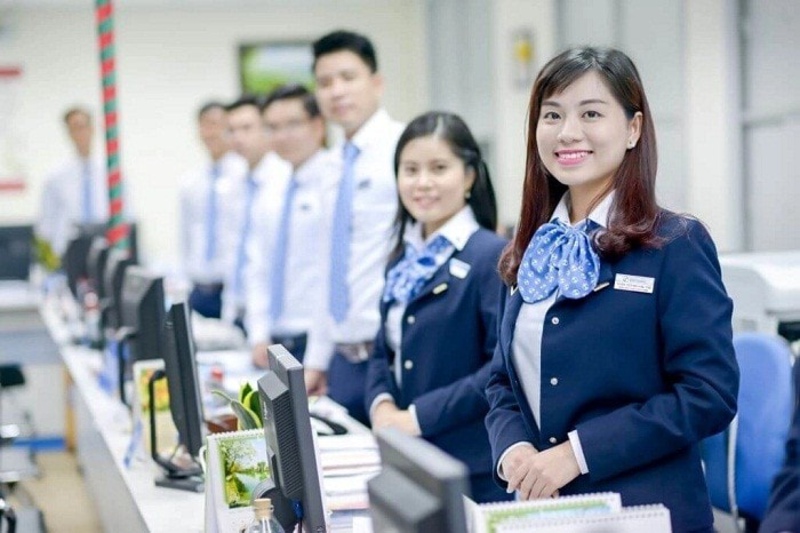 Áo vest đồng phục Eximbank rất chỉn chu, mang lại cảm giác tin tưởng cho khách hàng