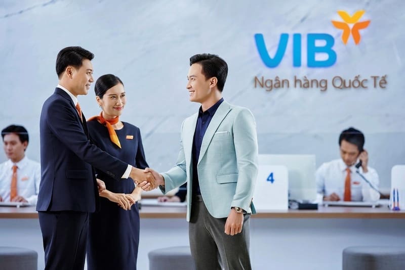 Đồng phục VIB với màu xanh tượng trưng cho khát vọng, hoài bão vươn cao và tiến xa hơn