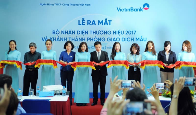 Đồng phục Vietinbank thiết kế hiện đại được áp dụng hiện nay 4 Áo dài đồng phục Vietinbank vừa truyền thống vừa hiện đại