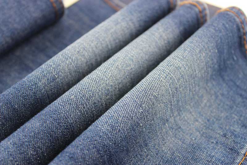 Denim là loại vải thô, được dệt đan chéo bằng 100% sợi cotton