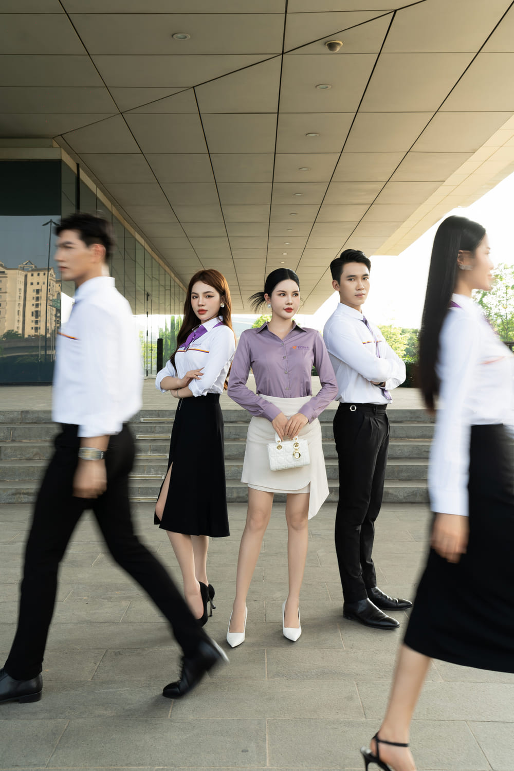 Chất liệu may là những dòng co giãn 4 chiều, khô thoáng và thấm hút mồ hôi nhanh