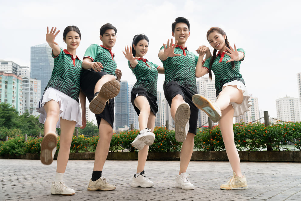 Logo, slogan được in ngay phía trước ngực bằng công nghệ tân tiến nhất và màu mực hữu cơ