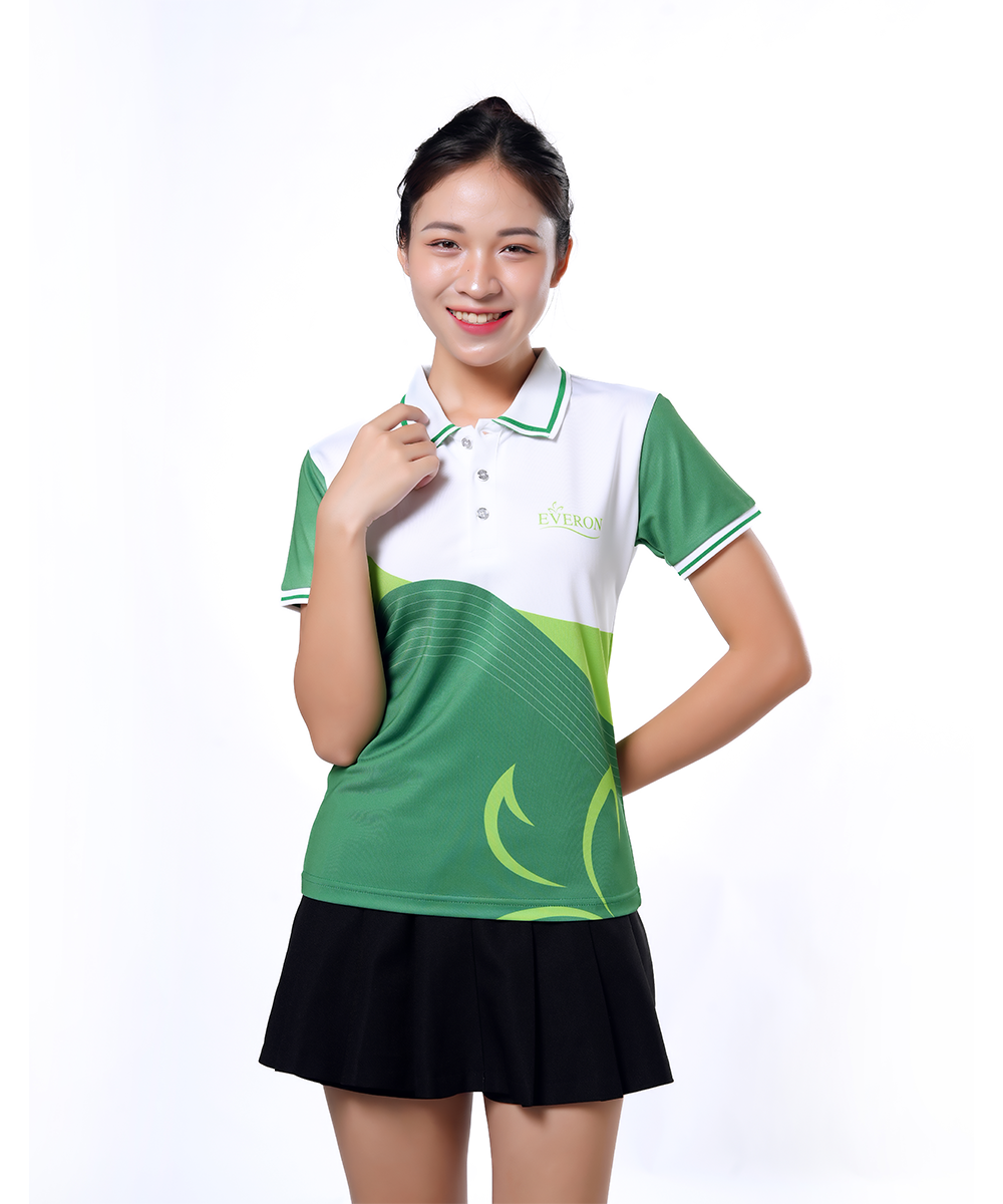 Các đường nét họa tiết và logo thương hiệu được Đồng Phục Bốn Mùa dùng công nghệ in 3D in trực tiếp lên vải