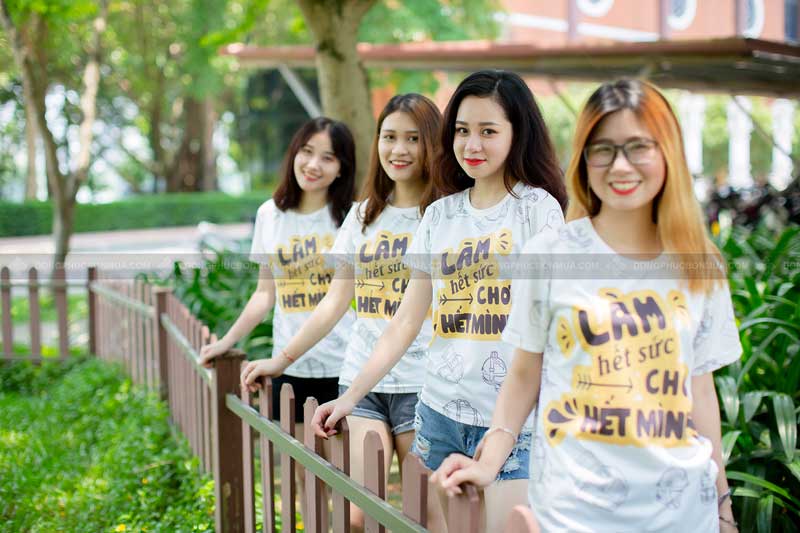 Team building nên mặc áo trắng trẻ trung
