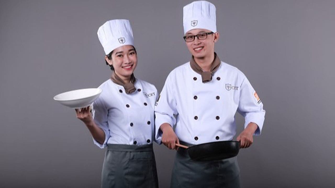 60+ Mẫu đồng phục dịch vụ nấu ăn chuyên nghiệp, bài bản