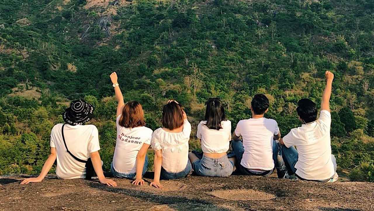 Hội bạn thân mặc gì khi đi du lịch Tây Nguyên?