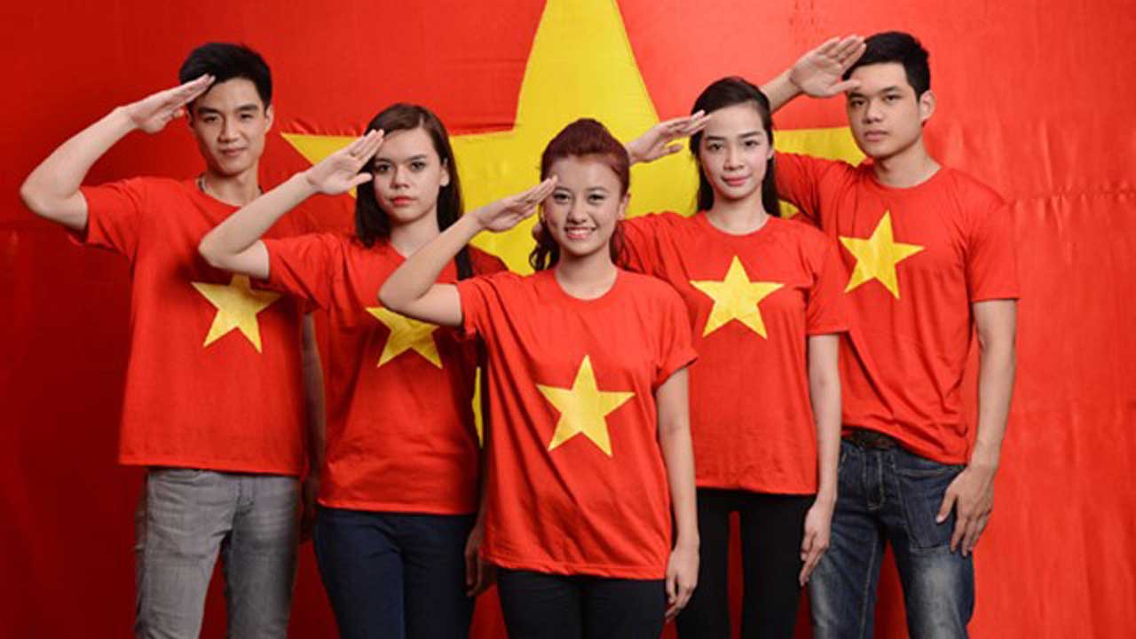 Top 3 mẫu áo cờ đỏ sao vàng phổ biến và địa chỉ may uy tín