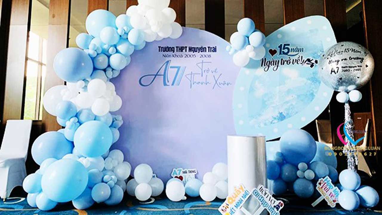 Những yêu cầu về mẫu backdrop họp lớp kỷ niệm 30 năm