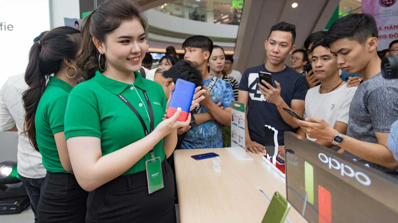 May áo đồng phục Oppo chất lượng đến ngay Đồng phục Bốn mùa!