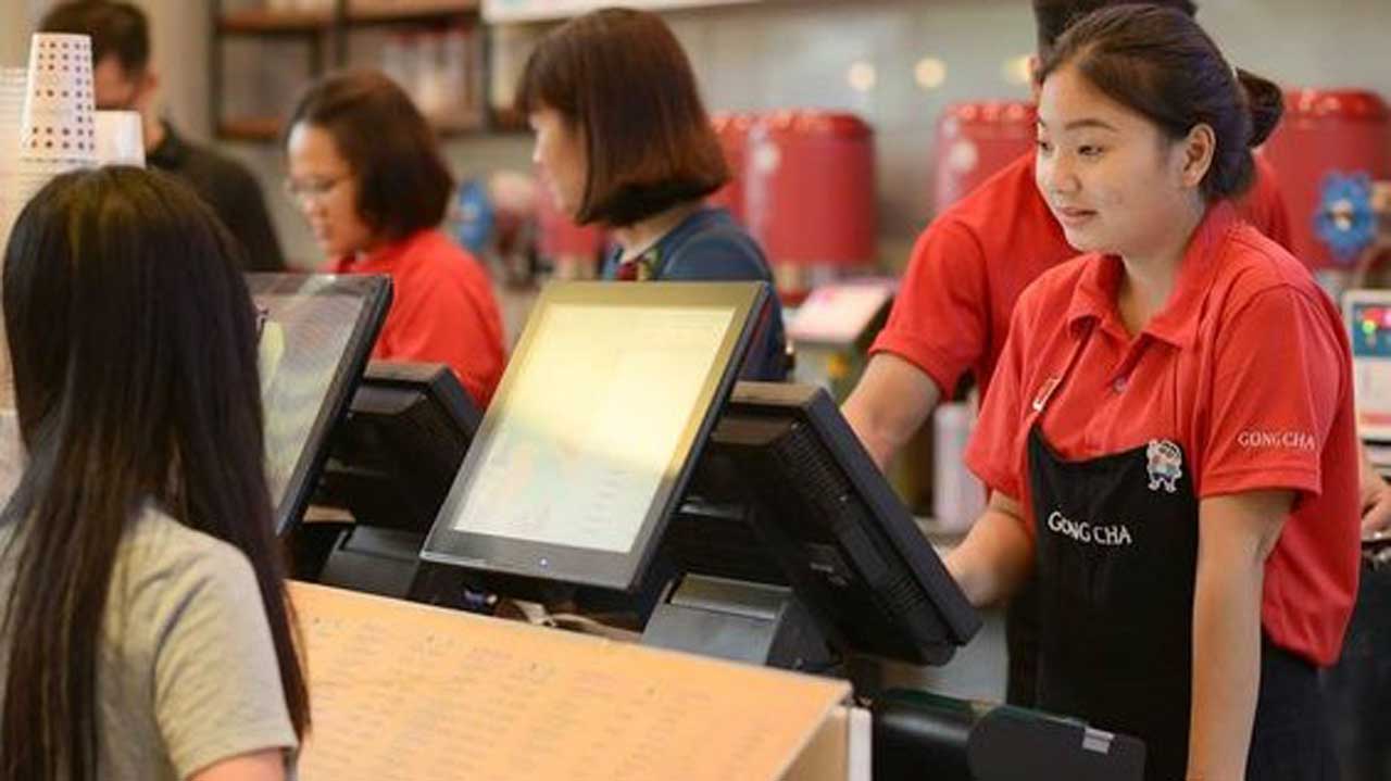 Đồng phục trà sữa Gongcha – Thương hiệu trà cung đình đình đám hiện nay