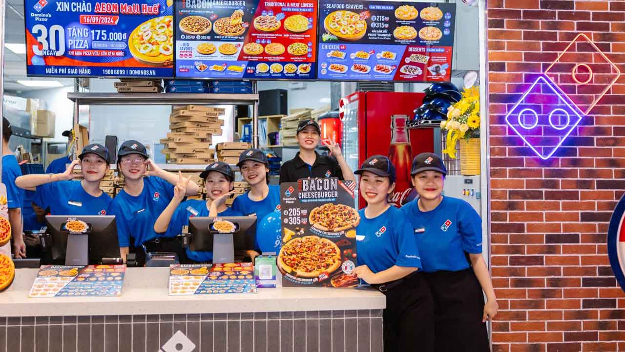 Đồng phục Pizza Domino’s: Thiết kế năng động, trẻ trung