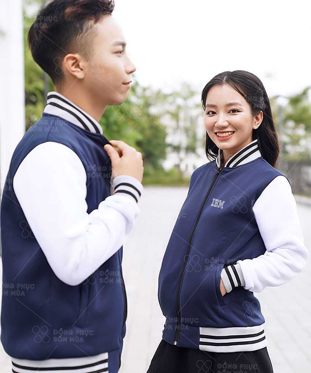Đồng phục áo khoác bomber nỉ màu xanh tím than phối tay trắng 1 Đồng phục áo khoác bomber nỉ màu xanh tím than phối tay trắng