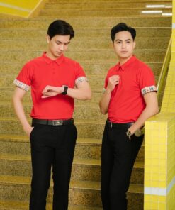 Áo phông đồng phục doanh nghiệp màu đỏ phối kẻ tay lịch thiệp 14 dong phuc doanh nghiep dep 8 1