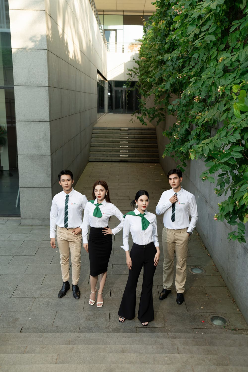 Đồng phục áo sơ mi ngân hàng VPBANK dài tay, cổ bẻ lịch sự, form Slim Fit, vải kate trơn 5 Đồng phục áo sơ mi ngân hàng VPBANK dài tay, cổ bẻ lịch sự, form Slim Fit, vải kate trơn - Ảnh 5