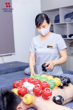Chất liệu mẫu đồng phục spa tông màu ghi trắng nhẹ nhàng
