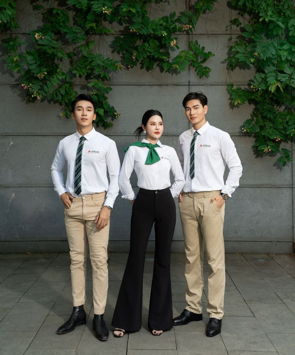 Đồng phục áo sơ mi ngân hàng VPBANK dài tay, cổ bẻ lịch sự, form Slim Fit, vải kate trơn 2 Đồng phục áo sơ mi ngân hàng VPBANK dài tay, cổ bẻ lịch sự, form Slim Fit, vải kate trơn - Ảnh 2