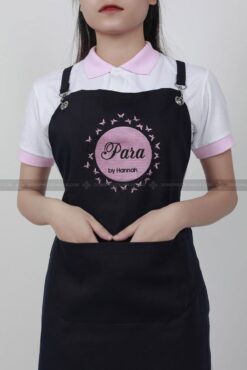 Màu sắc mẫu tạp dề đồng phục in logo hồng