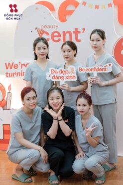 Áo đồng phục Spa xám cổ tim 6 mau ao dong phuc spa dep