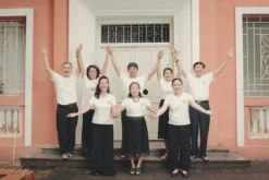 Mẫu Đồng Phục Họp Lớp Kỷ Niệm 45 Năm Trẻ Trung | Bảng Giá 2025 17 Mẫu đồng phục hợp lớp kỷ niệm 45 năm thiết kế đẹp, trẻ trung