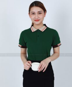 Áo đồng phục có cổ xanh lá phối cổ be đen đỏ