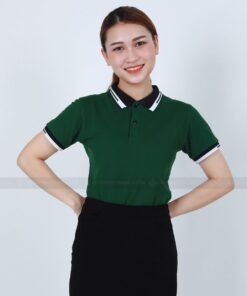 Áo phông có cổ xanh lá phối cổ sọc đen trắng